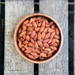 Gebrande amandelen met vlies gezouten - Verse gezonde noten